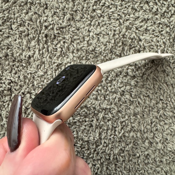 Pink Apple Watch SE - Picture 3 of 4